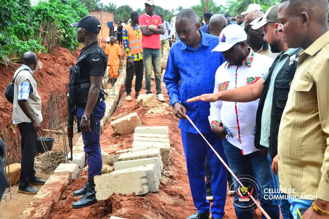 Kasaï : le Gouverneur Crispin Mukendi salue le bon démarrage des travaux sur l’avenue de l’Assemblée provinciale
