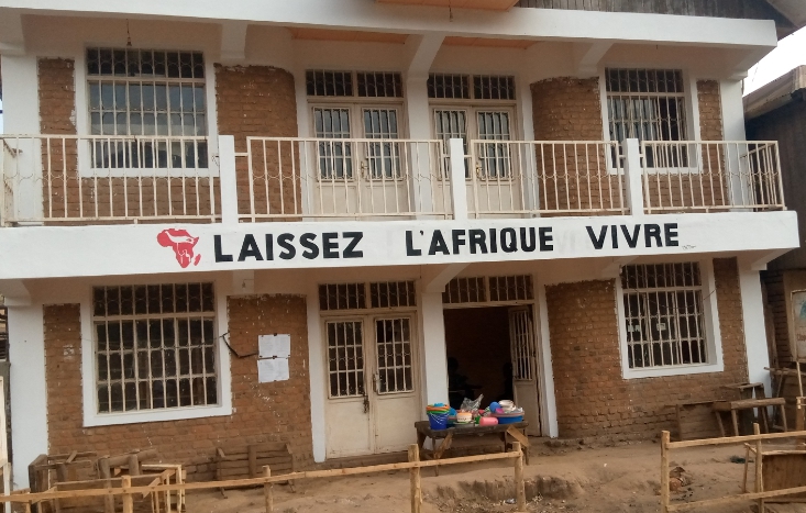Sud-Kivu : l’ONG LAV remet des subventions pour favoriser l’éducation des jeunes filles à Luhwindja