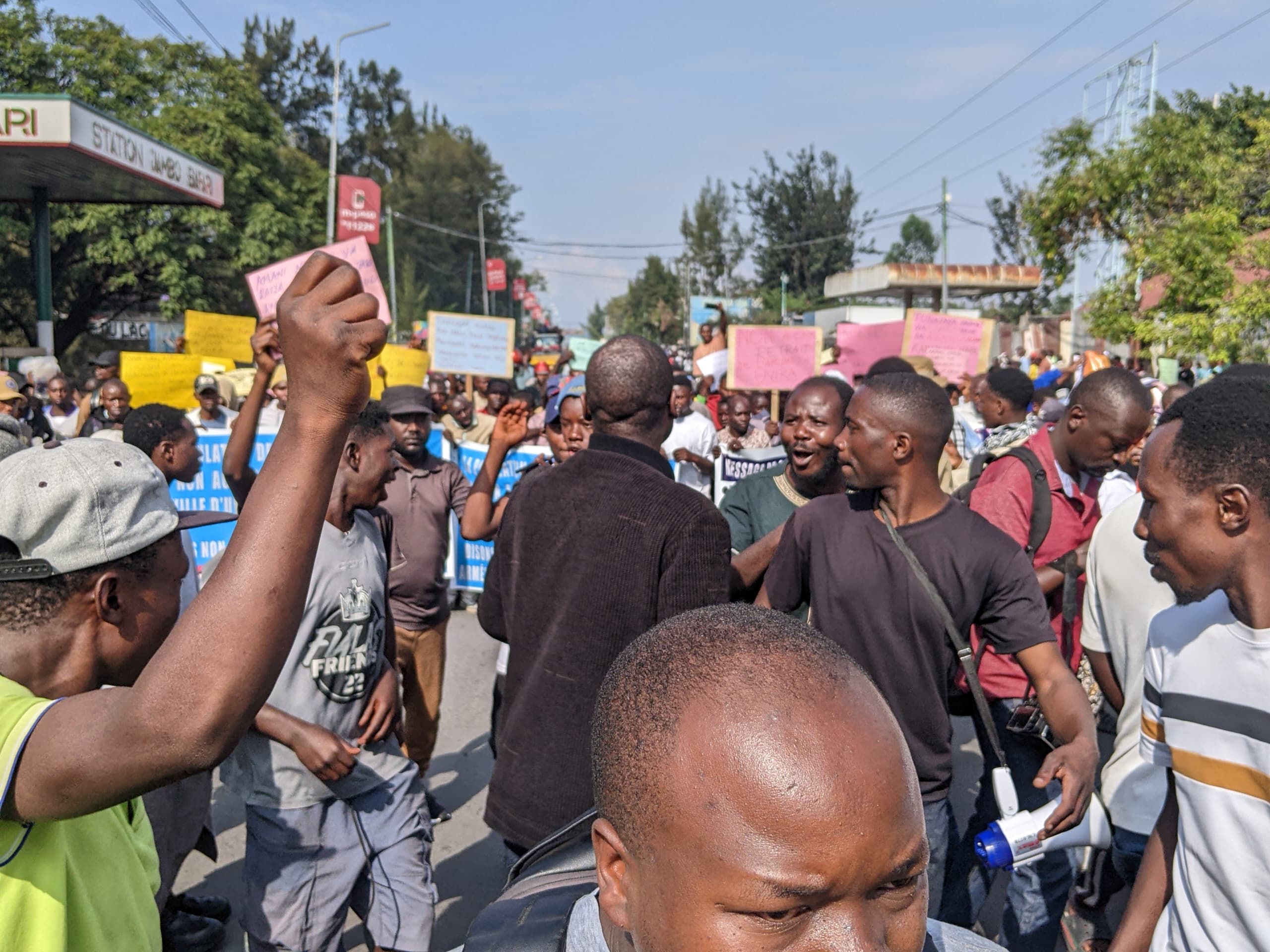 Rues de Goma bondées : la population dit non au retrait de l’AFC-M23 et refuse le retour des FARDC et Wazalendo à Uvira