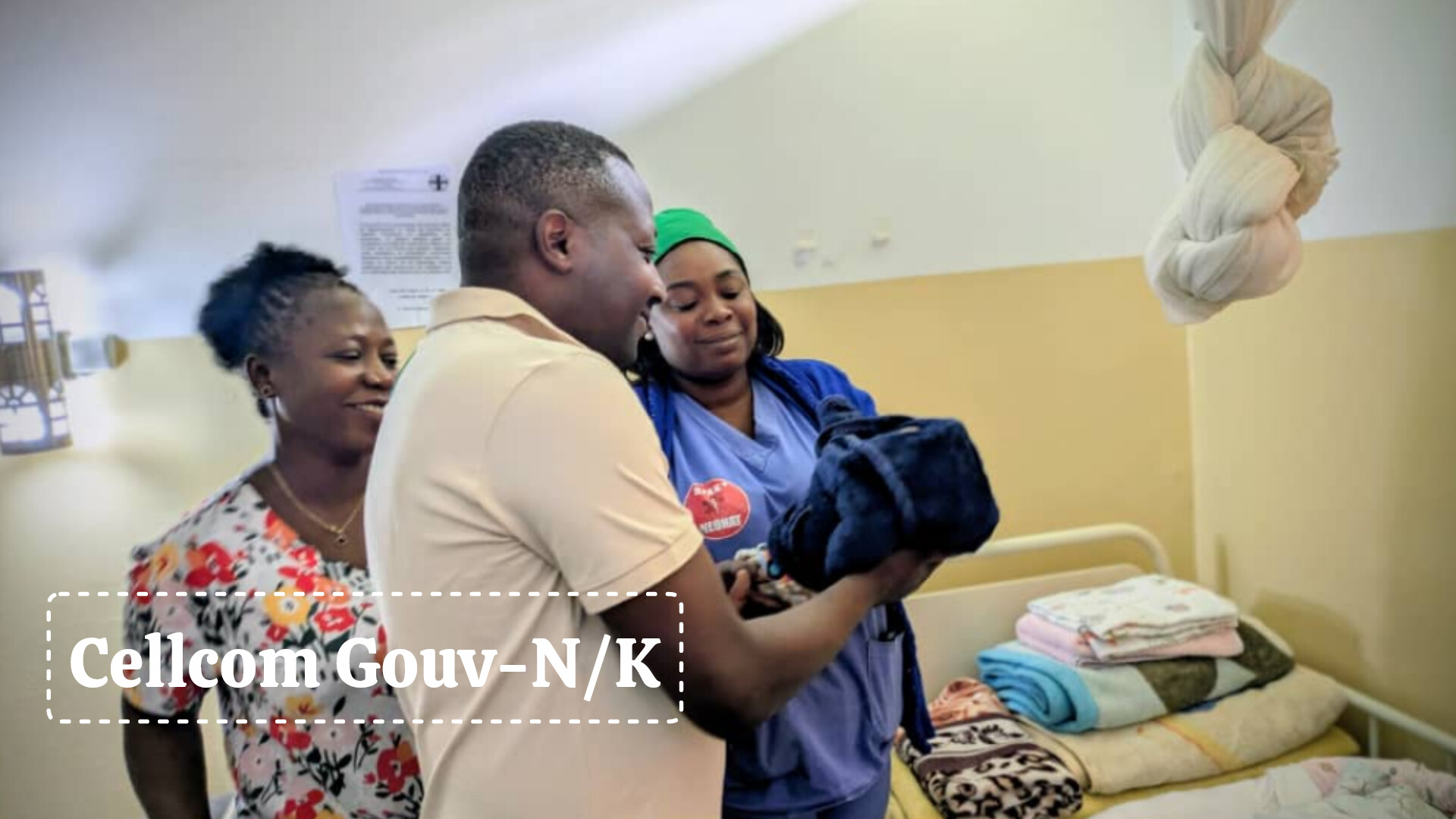 Goma : le gouverneur Bahati Musanga Erasto visite une femme ayant donné naissance à des quadruplés